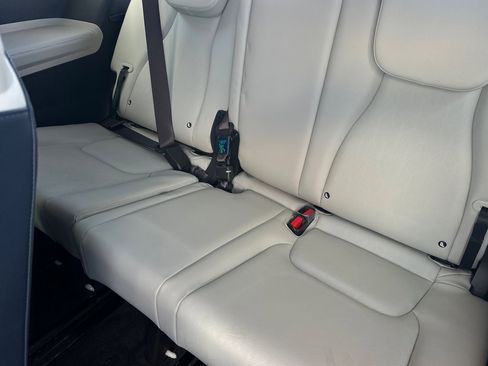 Used 2026 Kia Carnival EX image 17