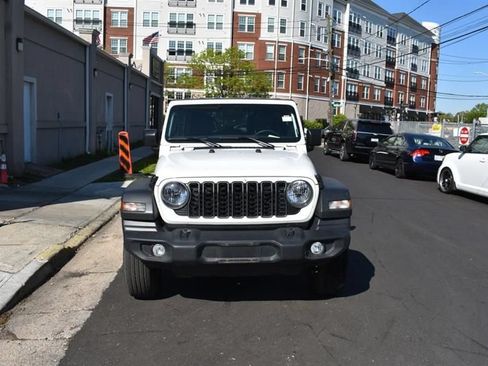 Used 2025 Jeep Wrangler Unlimited Sport AWD/4WD image 3