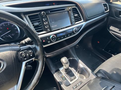 Used 2018 Toyota Highlander Limited Platinum AWD/4WD image 24