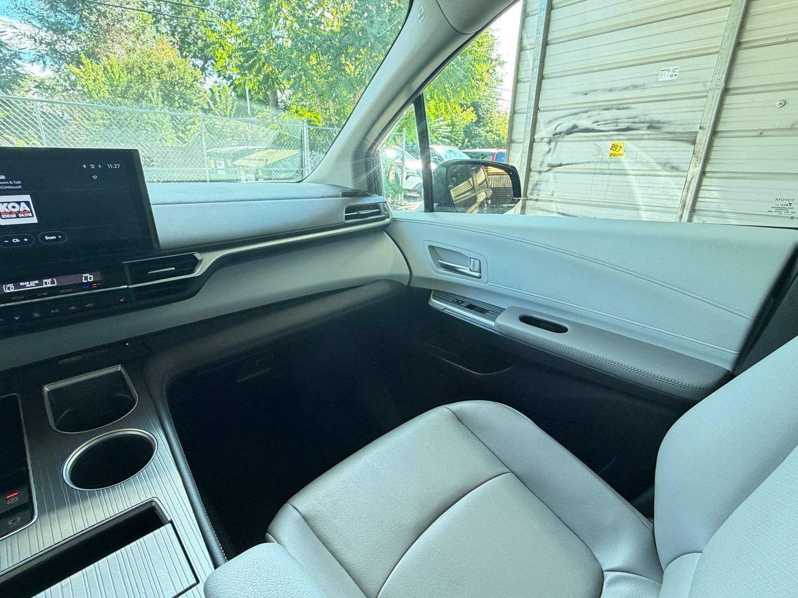Used 2025 Toyota Sienna XLE FWD image 36