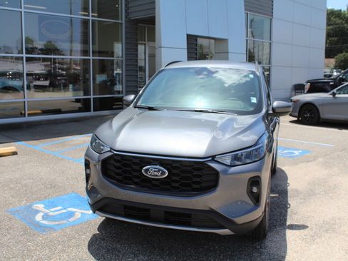 Used 2025 Ford Escape ST-Line Select AWD/4WD image 3