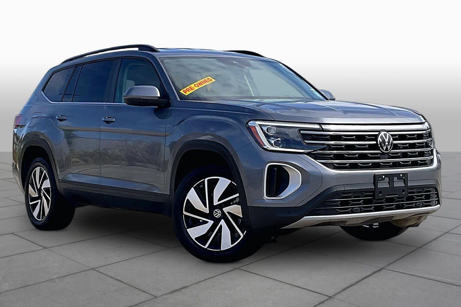 Used 2025 Volkswagen Atlas SE AWD/4WD image 3
