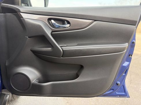 Used 2019 Nissan Rogue SV w/ Premium Package image 12