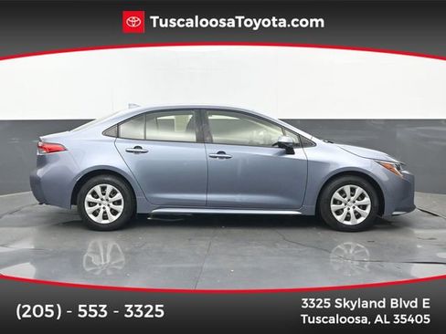 Used 2022 Toyota Corolla LE image 1