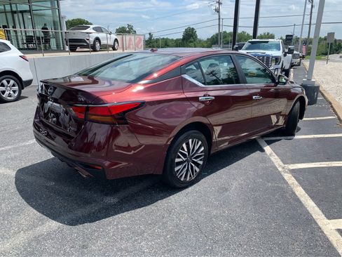 Used 2024 Nissan Altima 2.5 SV w/ SV Premium Package AWD/4WD image 7
