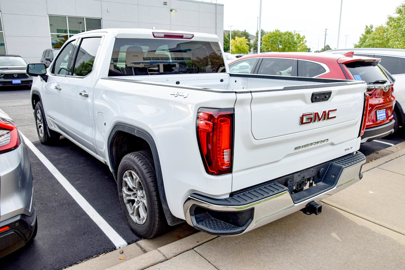 Used 2024 GMC Sierra 1500 SLT AWD/4WD image 17
