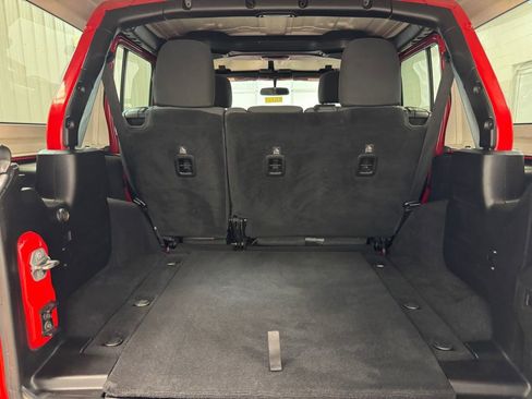 Used 2019 Jeep Wrangler Unlimited Sahara AWD/4WD image 25