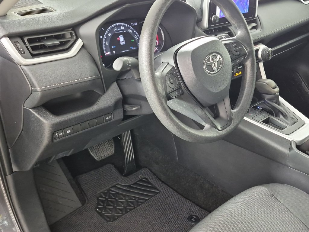 Used 2024 Toyota RAV4 XLE w/ Convenience Package FWD image 11