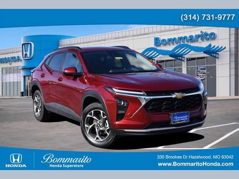 Used 2025 Chevrolet Trax LT w/ LT Convenience Package image 1
