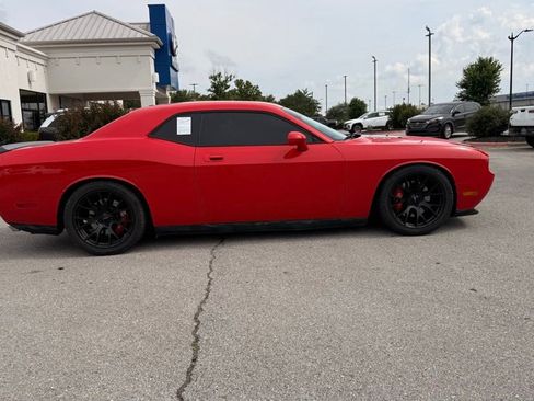 Used 2010 Dodge Challenger SRT8 RWD image 9