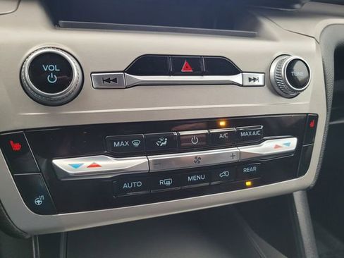 Certified 2022 Ford Explorer XLT w/ Equipment Group 202A image 23