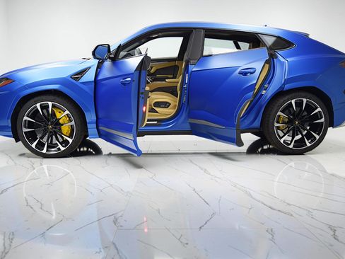 Used 2022 Lamborghini Urus AWD/4WD image 4