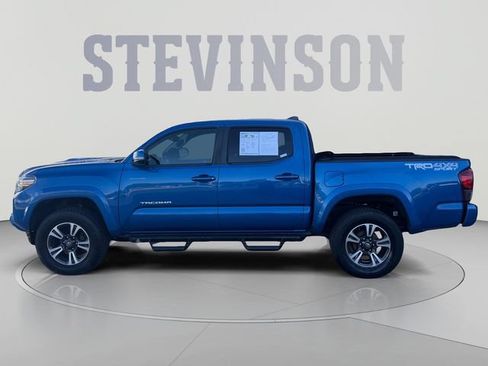 Used 2018 Toyota Tacoma TRD Sport w/ Technology Package AWD/4WD image 2