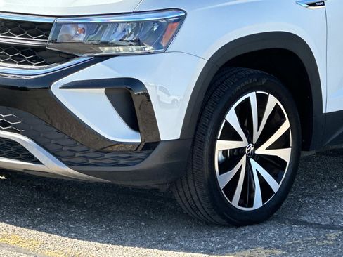 Used 2022 Volkswagen Taos SE image 8