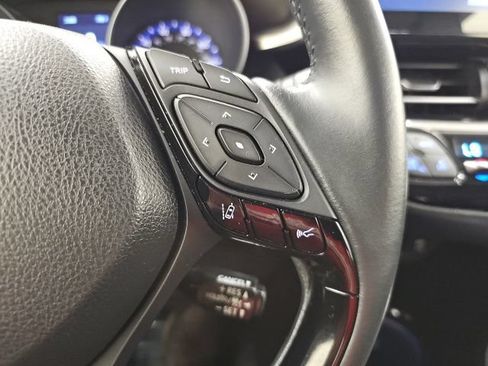 Used 2020 Toyota C-HR Limited FWD image 19