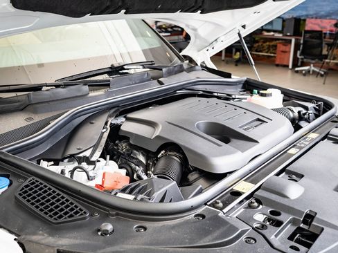 New 2025 Land Rover Range Rover Sport Dynamic SE image 37