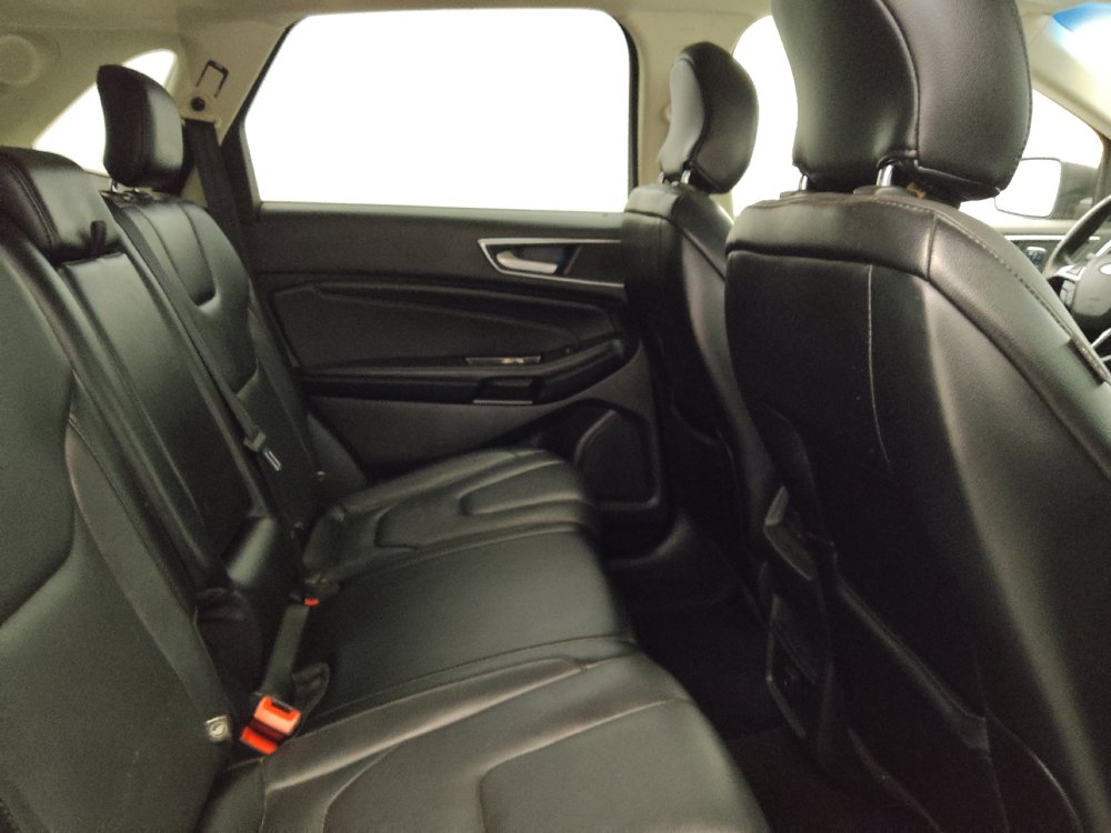 Used 2017 Ford Edge Titanium FWD image 19