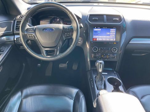 Used 2019 Ford Explorer XLT w/ Equipment Group 202A AWD/4WD image 10