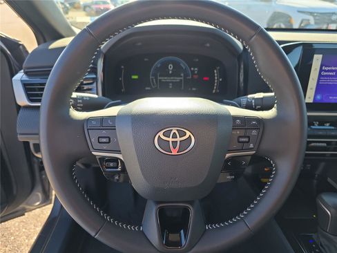 Used 2025 Toyota Camry SE image 21