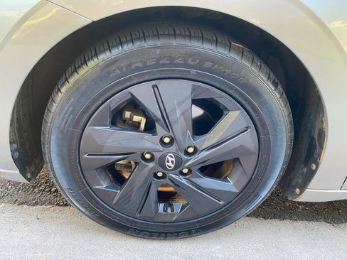 Used 2021 Hyundai Elantra SEL FWD image 25