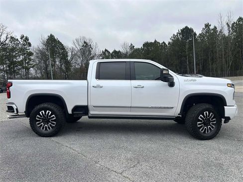 Used 2024 Chevrolet Silverado 2500 High Country w/ High Country Premium Package image 2