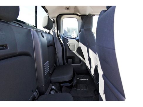 Certified 2024 Nissan Frontier SV w/ SV Convenience Package image 9