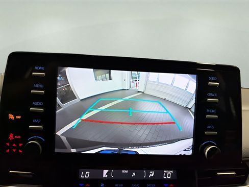 Used 2021 Toyota Sienna XLE FWD image 21