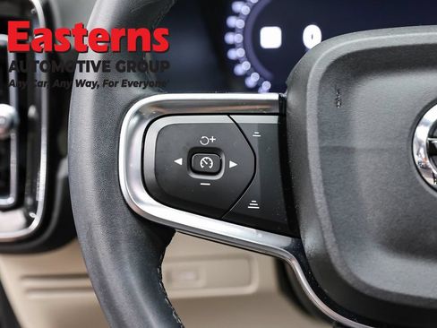 Used 2023 Volvo XC40 B4 Ultimate FWD image 15