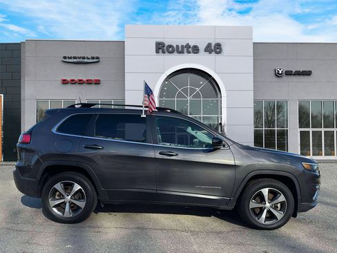 Used 2022 Jeep Cherokee Limited image 6