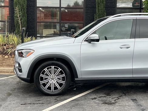 Used 2025 Mercedes-Benz GLE 350 4MATIC w/ Winter Package image 10