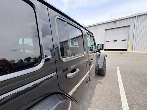 Used 2024 Jeep Wrangler Unlimited Sahara AWD/4WD image 11