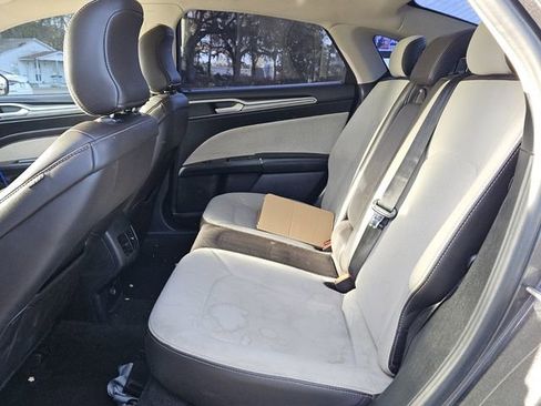 Used 2019 Ford Fusion SE w/ Equipment Group 151A image 4