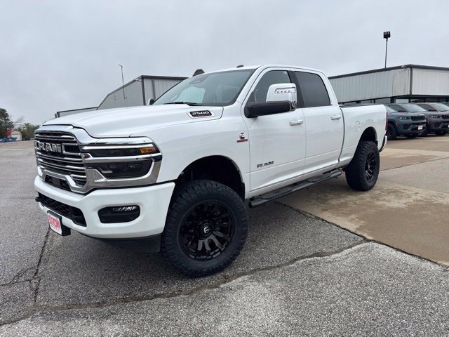 Used 2025 RAM 2500 Laramie AWD/4WD image 3