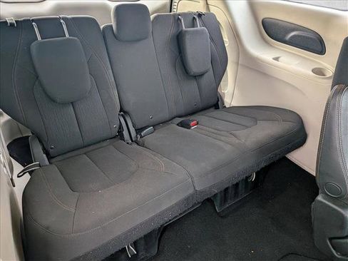 Used 2018 Chrysler Pacifica Touring Plus image 19