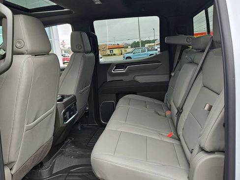 New 2026 GMC Sierra 1500 SLT image 4