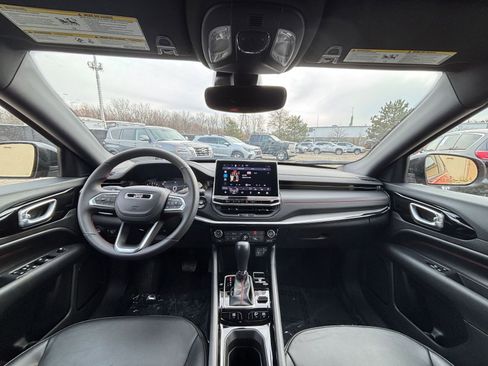 Used 2025 Jeep Compass Trailhawk image 32