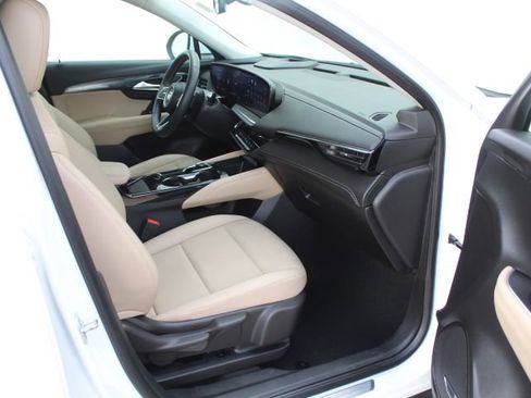 Used 2024 Buick Envision Preferred image 38