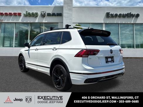 Used 2023 Volkswagen Tiguan SE R-Line AWD/4WD image 2