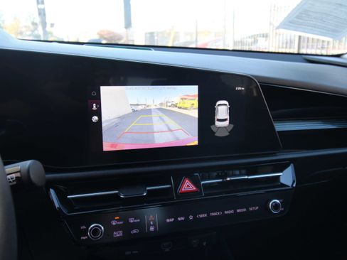 Used 2023 Kia Niro EX image 28