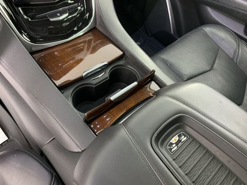 Used 2019 Cadillac Escalade Luxury image 25