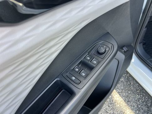 Used 2023 Volkswagen Taos S image 13