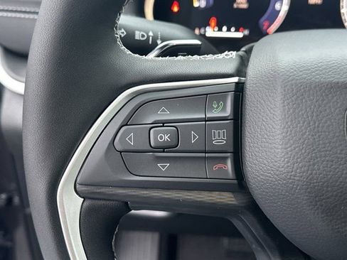 New 2025 Jeep Grand Cherokee Altitude image 28