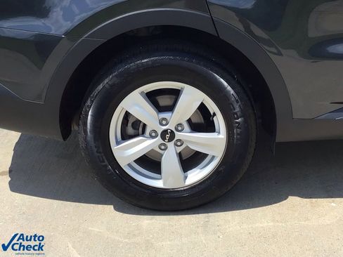 Used 2023 Kia Sorento LX image 32