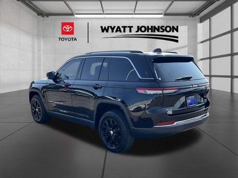 Used 2023 Jeep Grand Cherokee Limited AWD/4WD image 3