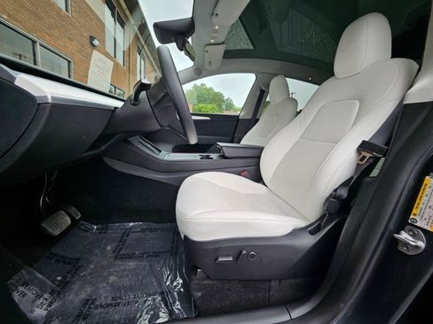 Used 2023 Tesla Model Y Long Range AWD/4WD image 39