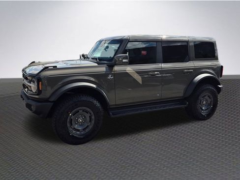 New 2025 Ford Bronco Outer Banks w/ Sasquatch Package image 2