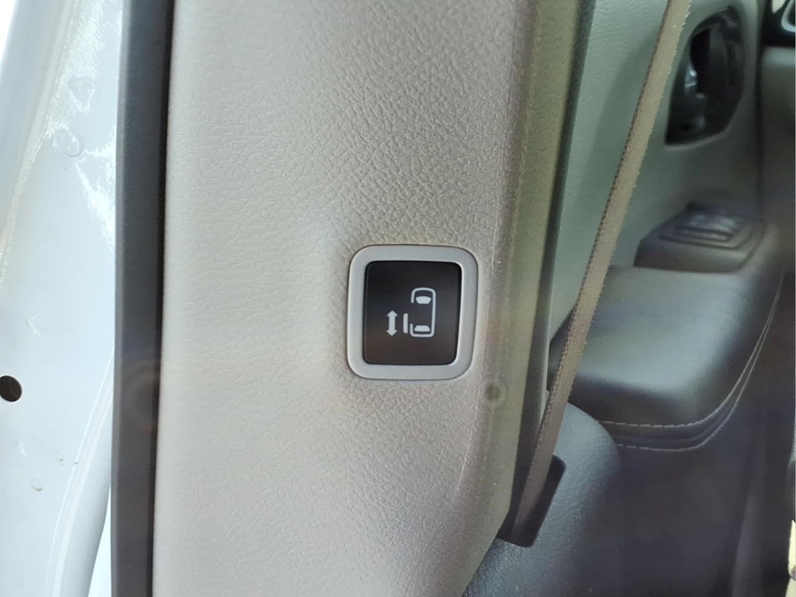Used 2023 Chrysler Pacifica Touring-L FWD image 25