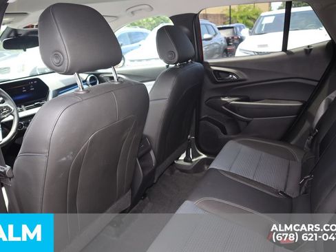 Used 2025 Chevrolet Trax LT w/ LT Convenience Package FWD image 18