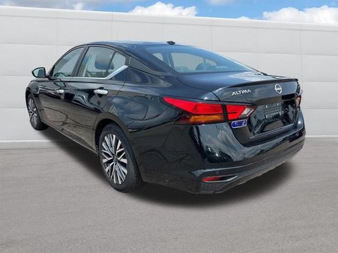 Used 2024 Nissan Altima 2.5 SV FWD image 3