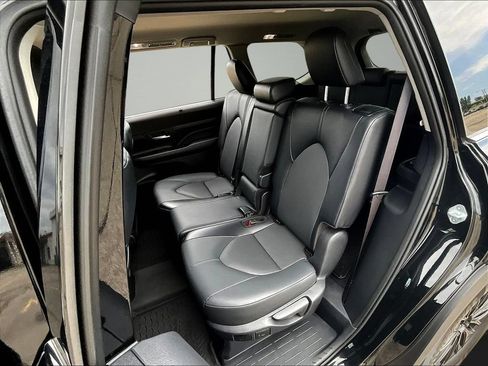 Used 2024 Toyota Grand Highlander AWD image 24